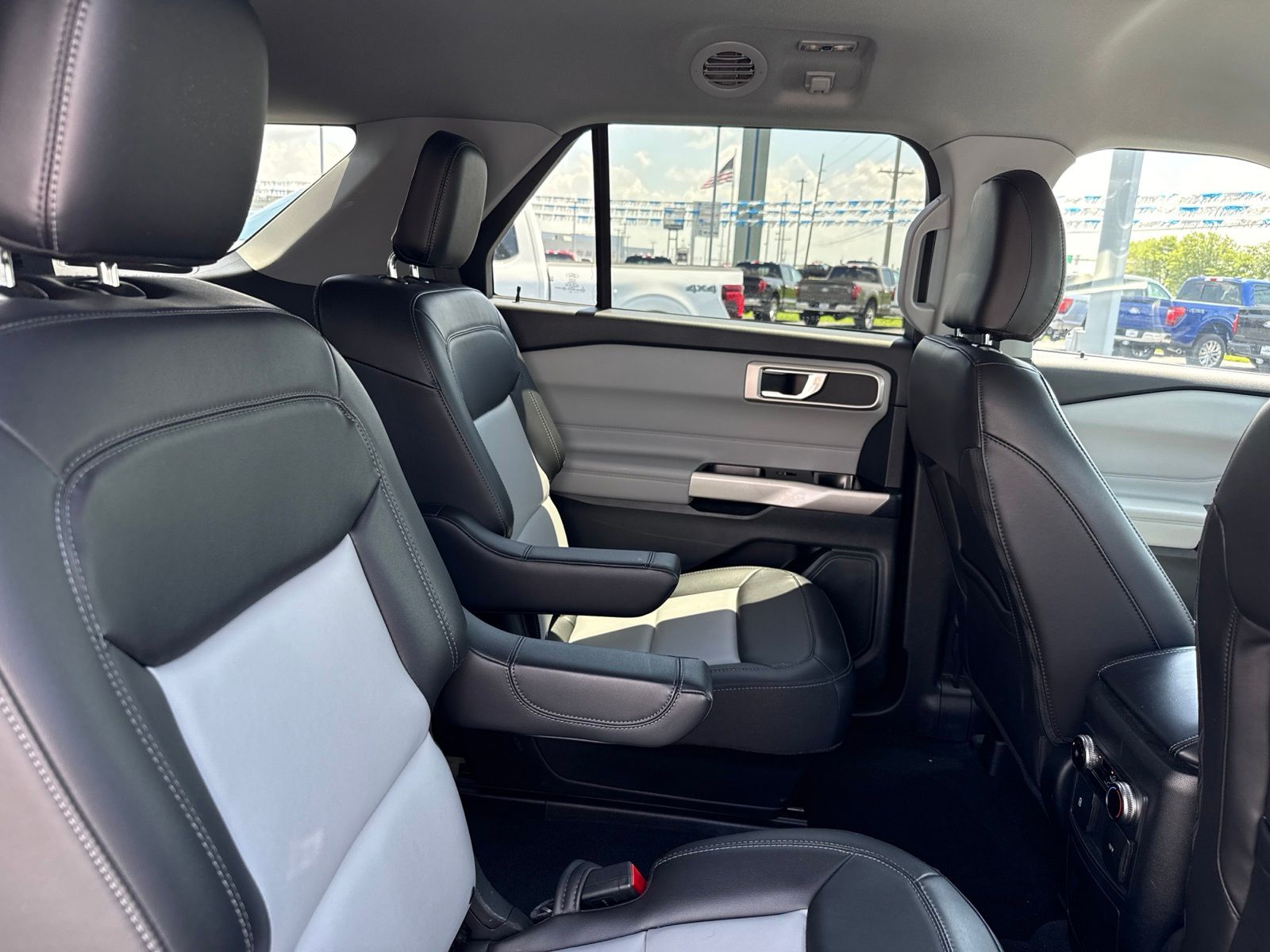 2024 Ford Explorer image 8