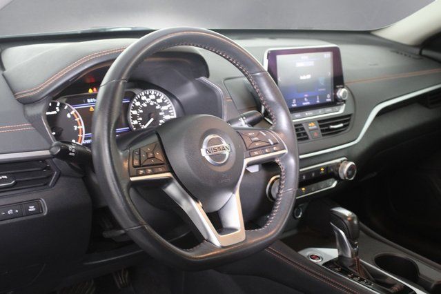 Used 2022 White Nissan 2.0 SR image 8