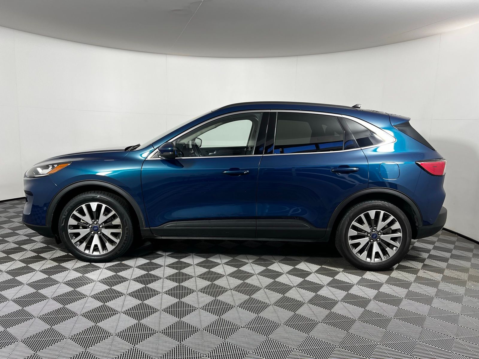 Thumbnail: 2020 Ford Escape - 8