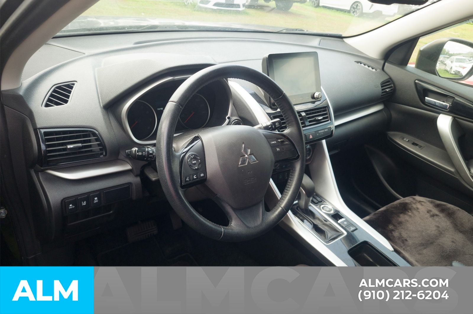 Used 2022  Mitsubishi SE image 5