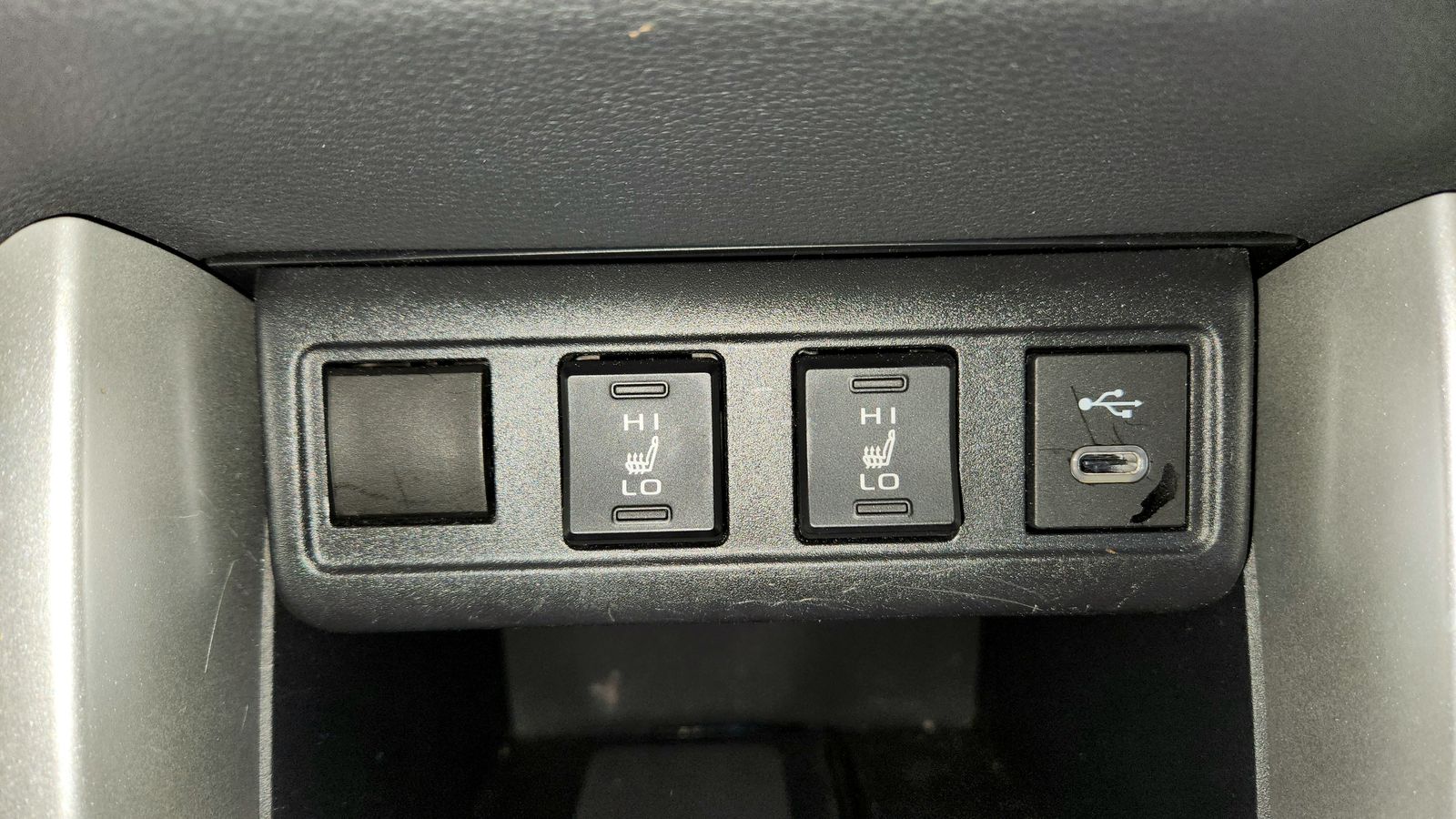 Used 2023  Toyota XLE image 32