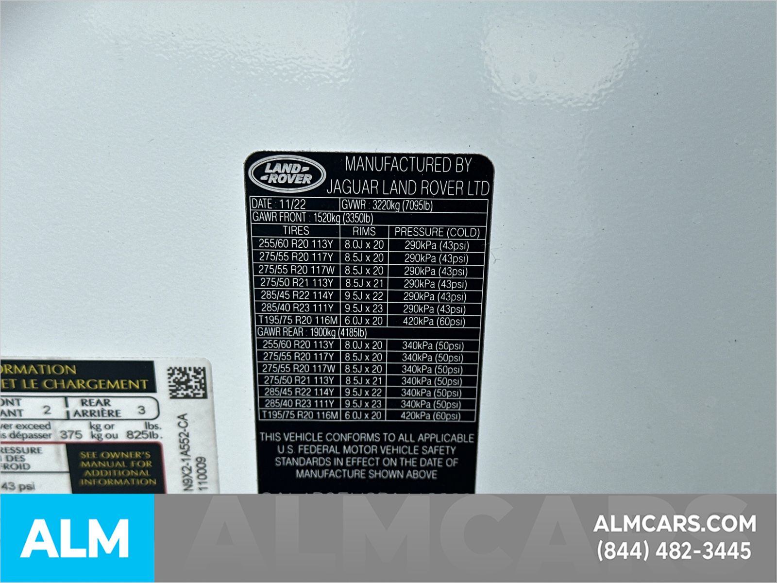 Used 2023 White Land Rover SE image 39