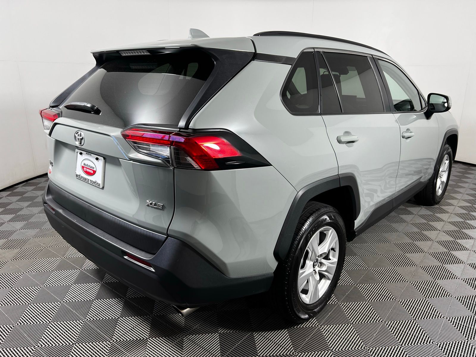 2020 Toyota RAV4 XLE 5