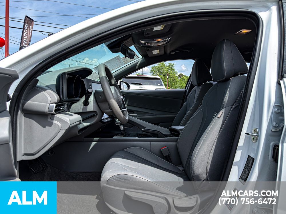 Used 2023 White Hyundai SEL image 10