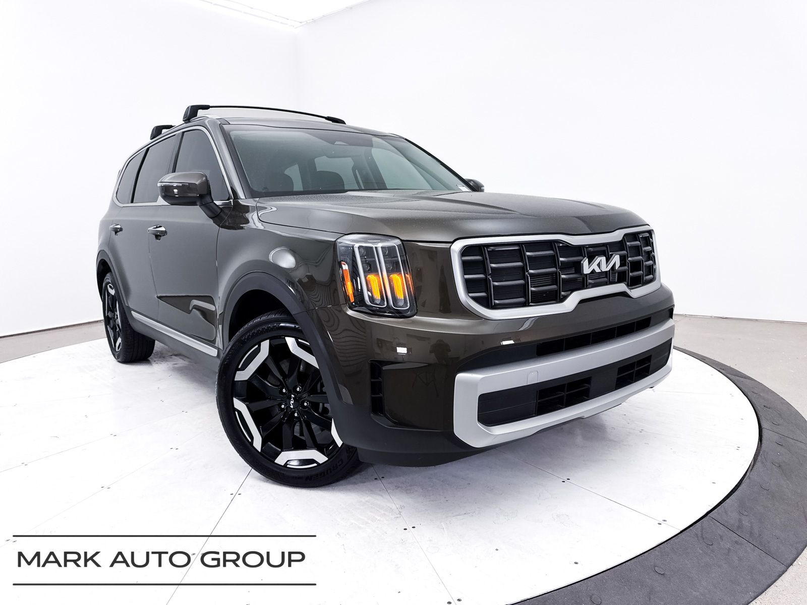 Dark Moss 2025 Kia Telluride S FWD SUV / Crossover Front-Wheel Drive 8-Speed Automatic