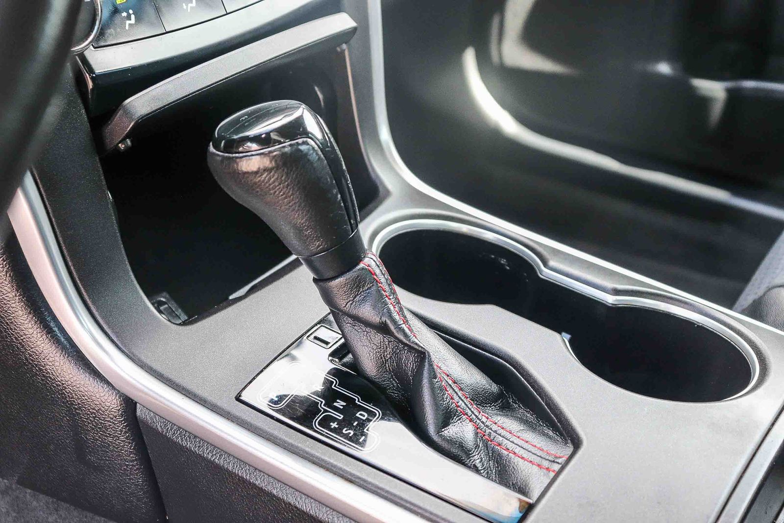 Used 2015 Gray Toyota SE image 22