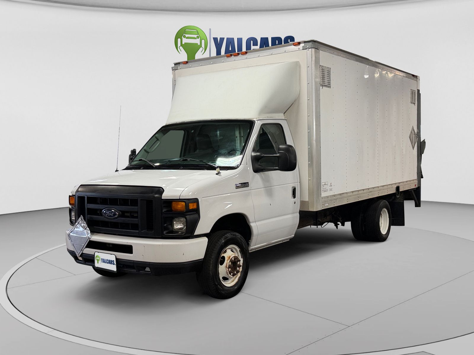 Oxford White 2017 Ford E-Series Chassis Pickup Truck Rear-Wheel Drive 6-Speed Automatic Overdrive