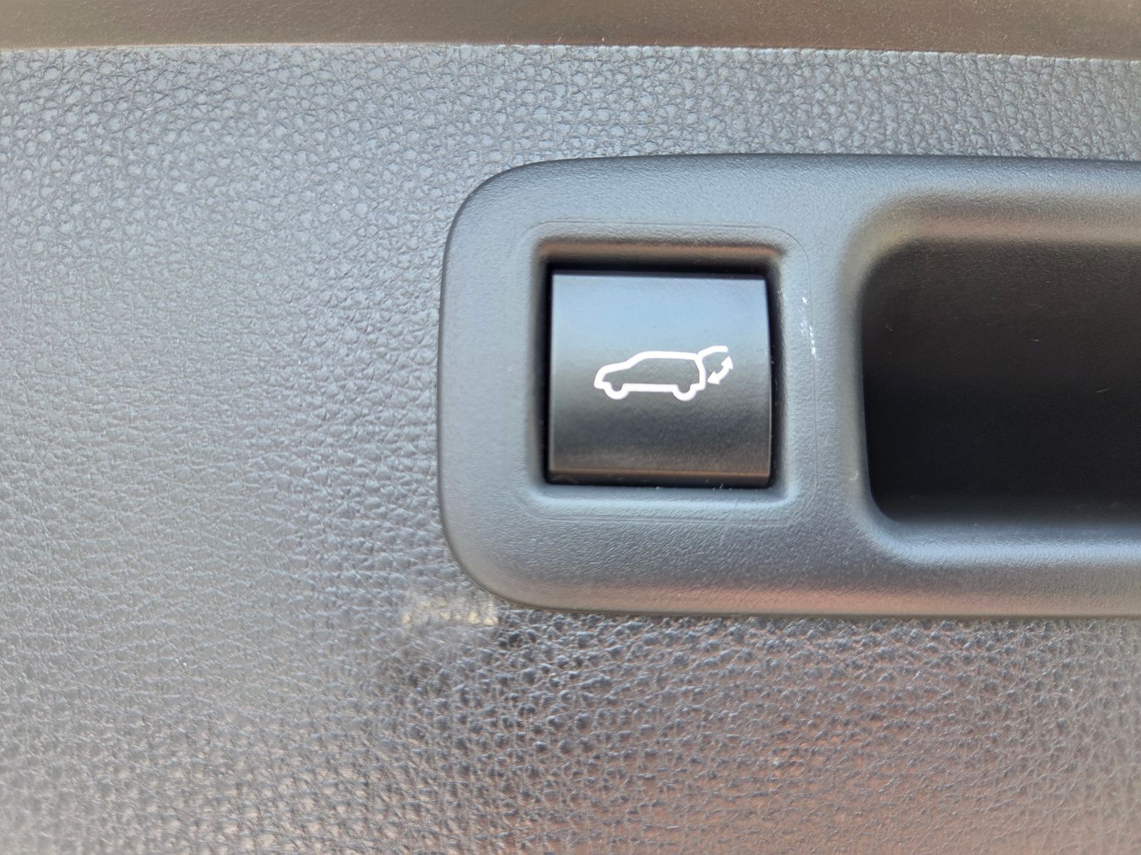 used 2021 Toyota Highlander car, priced at $29,325