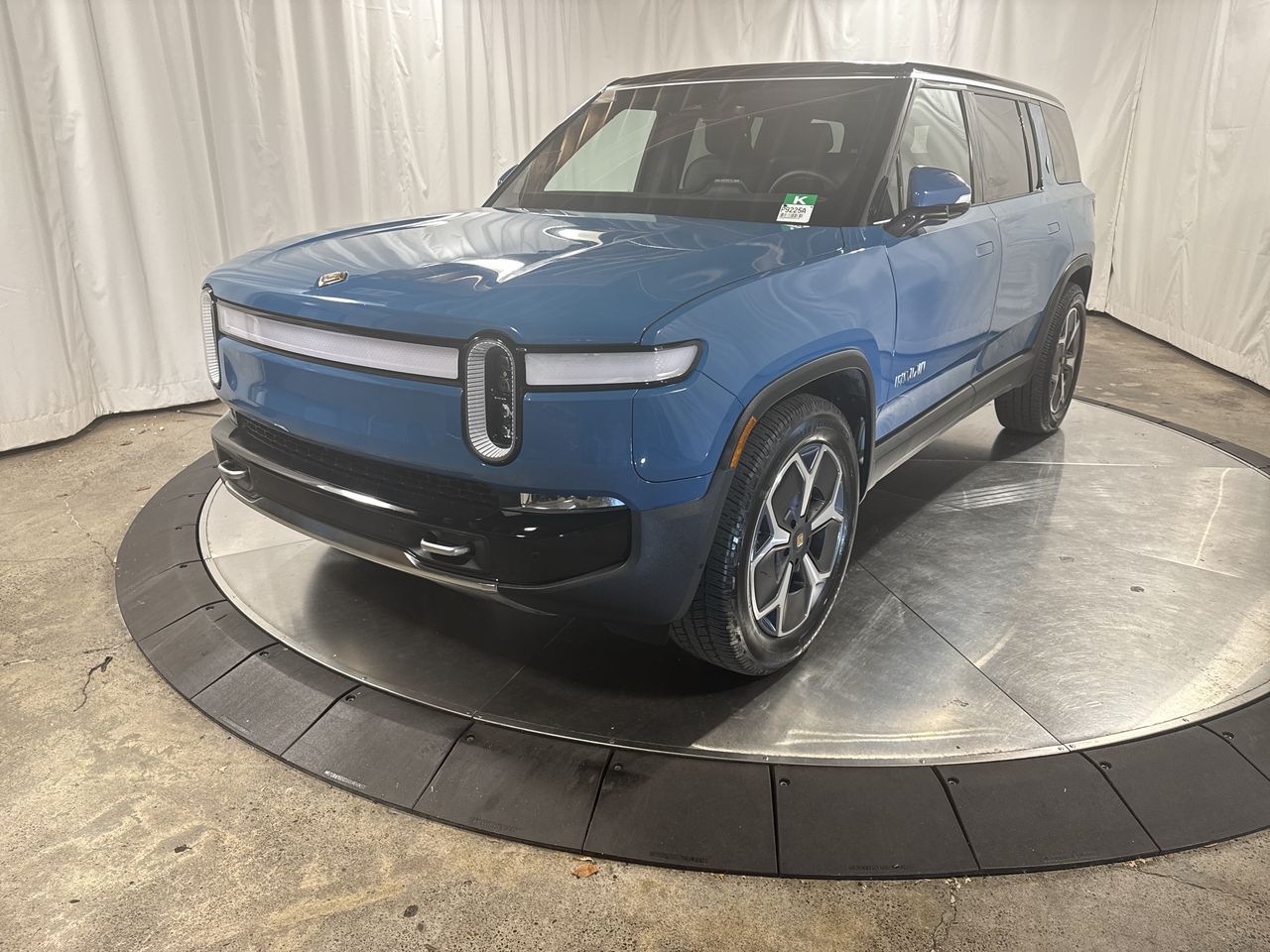 2023 Rivian R1S Adventure