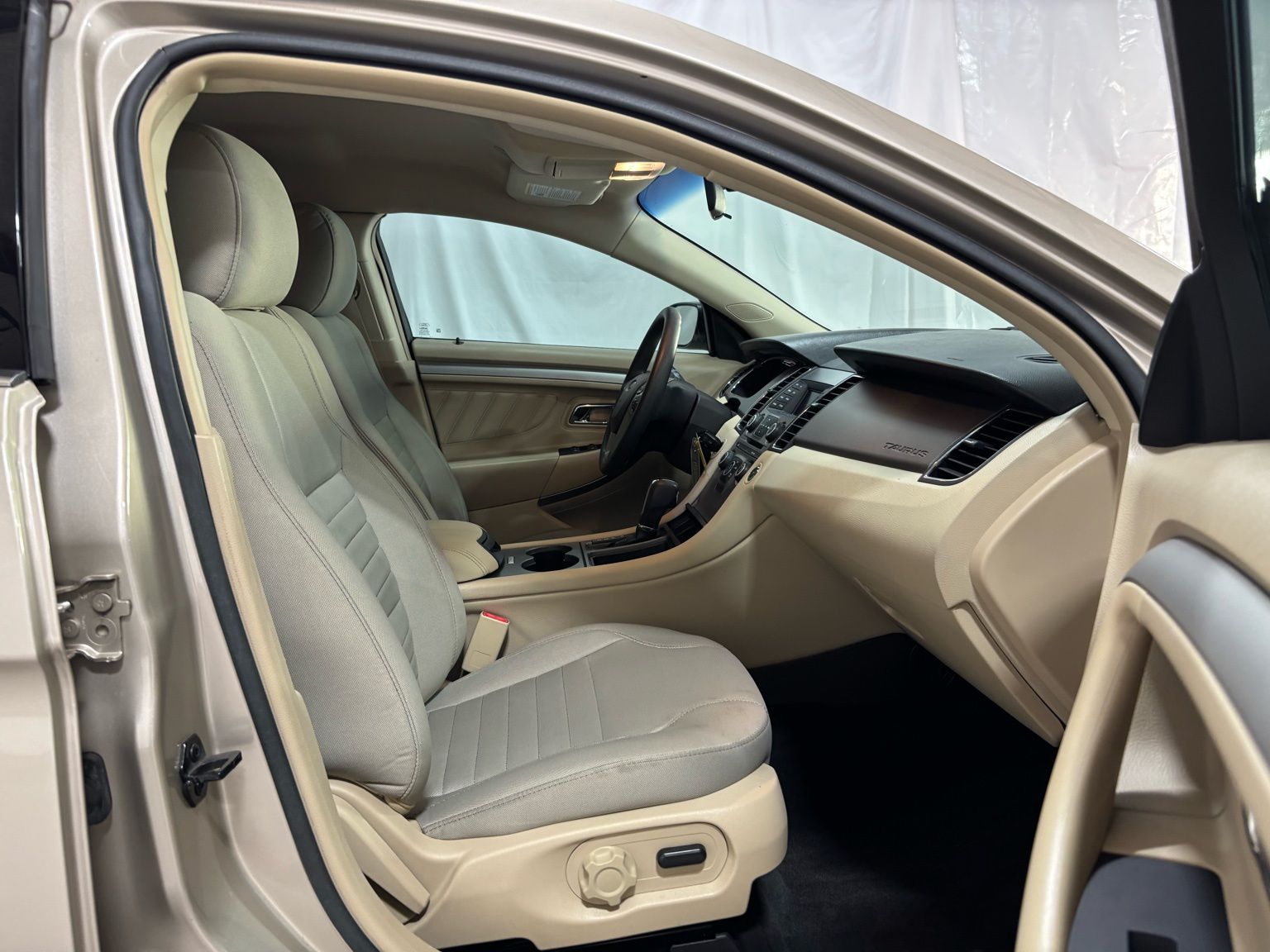 Used Car 2018 Ford Taurus  Se For Sale Under $15,000 In Austin, Texas