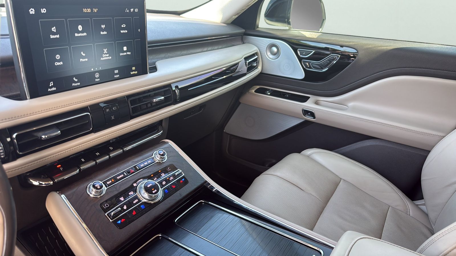 Used Car 2020 Lincoln Aviator  Grand Touring For Sale Under $35,000 In Austin, Texas