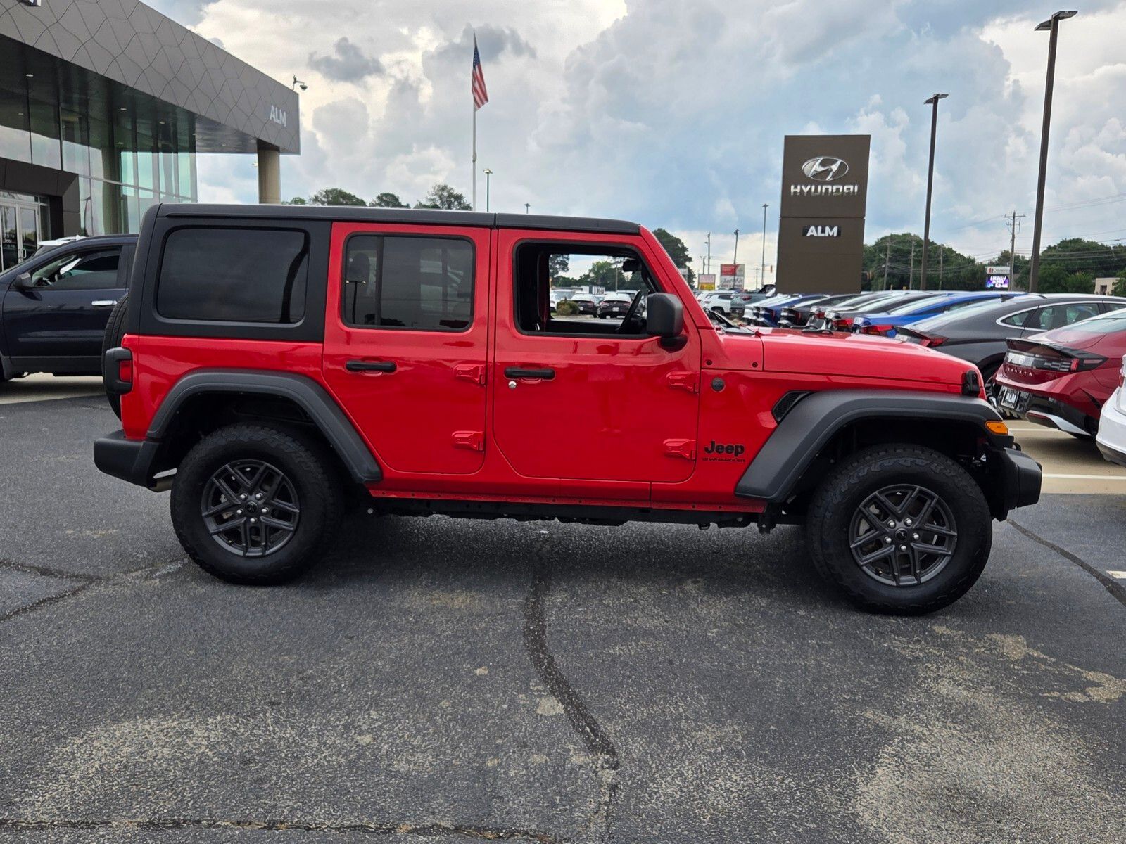 Used 2025 Red Jeep Sport S image 13