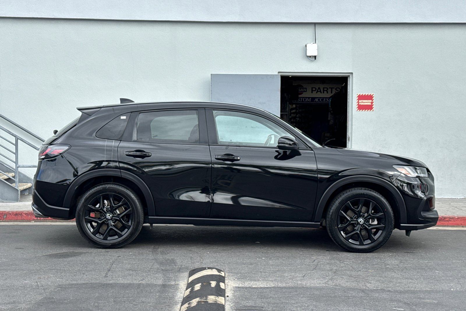 View vehicle photo 3