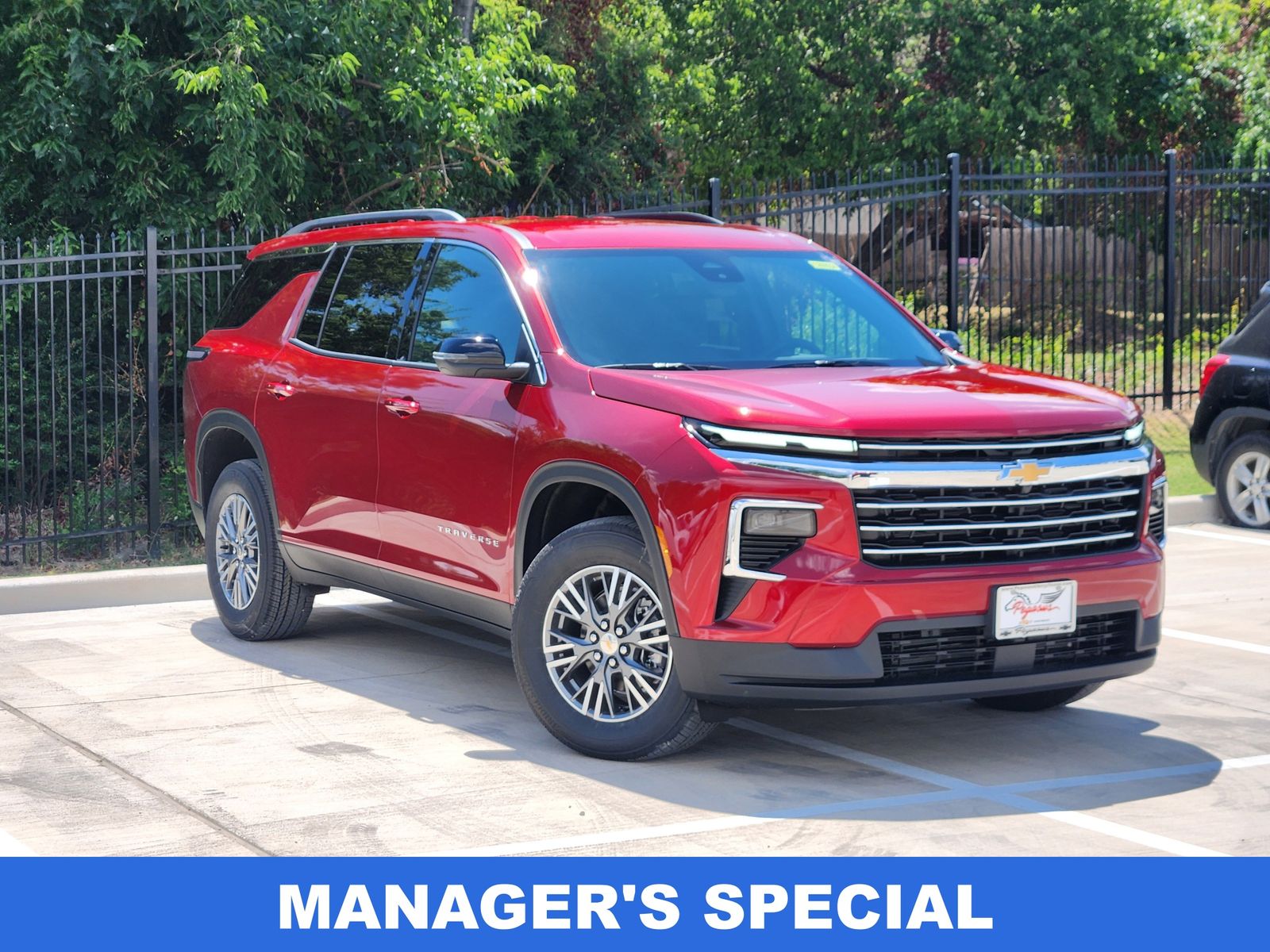 Radiant Red Tintcoat 2026 Chevrolet Traverse SUV / Crossover Front-Wheel Drive 8-Speed Automatic