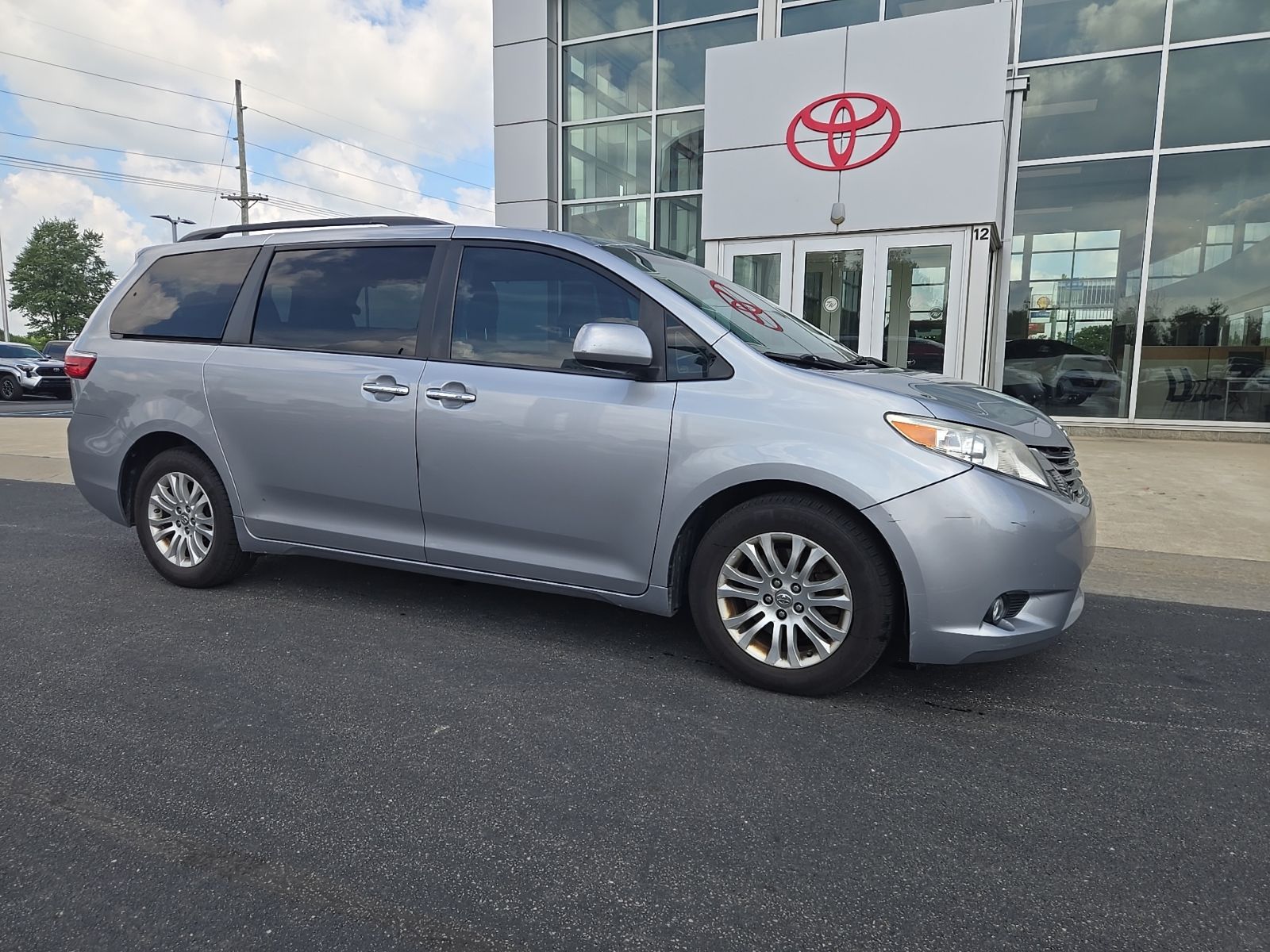 Silver Sky Metallic 2016 Toyota Sienna Minivan Front-Wheel Drive 6-Speed Automatic Overdrive