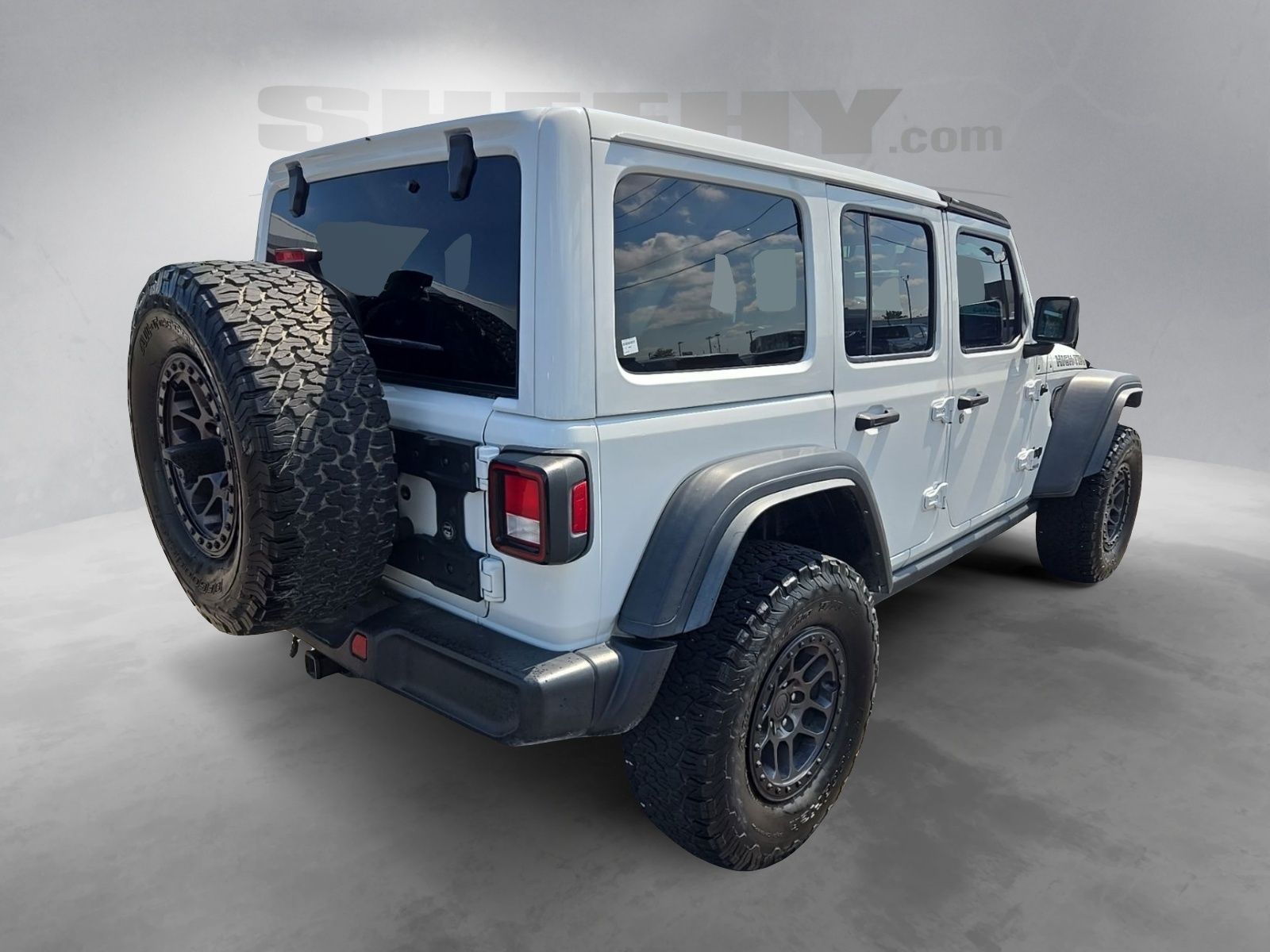 Used 2022 White Jeep Unlimited High Tide image 13