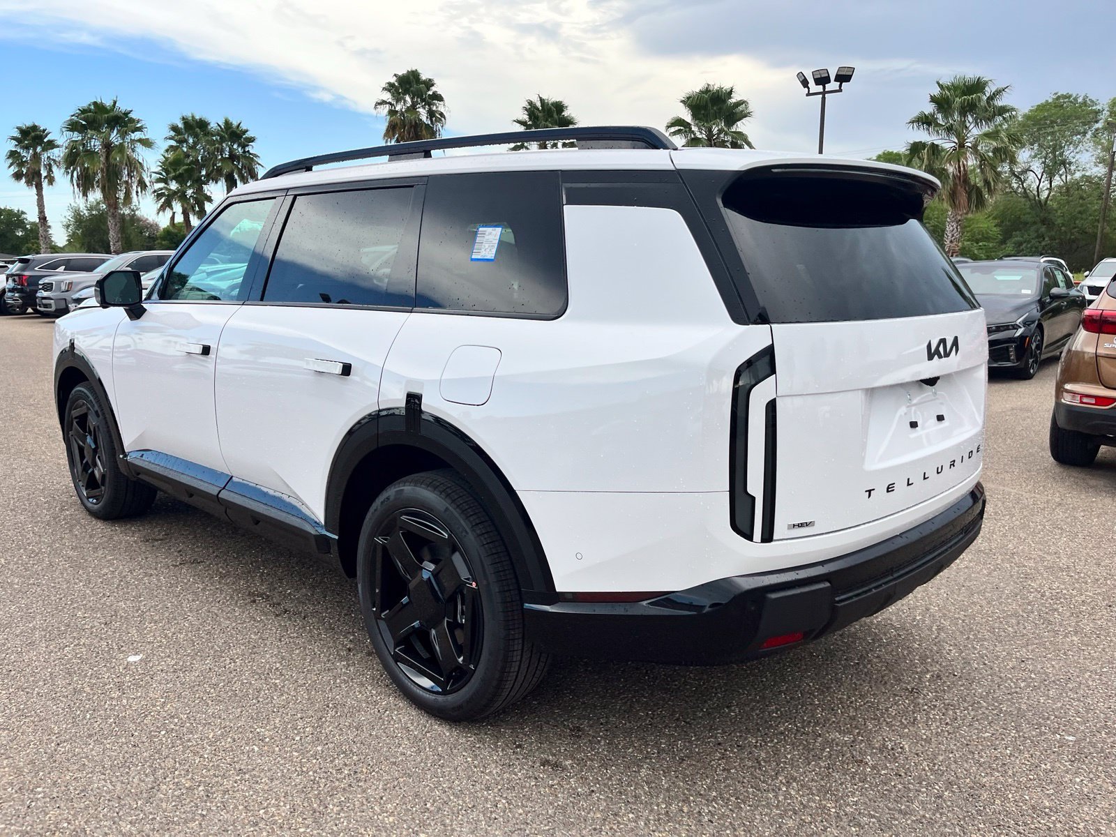 New 2027 White Kia X-Line SX image 5