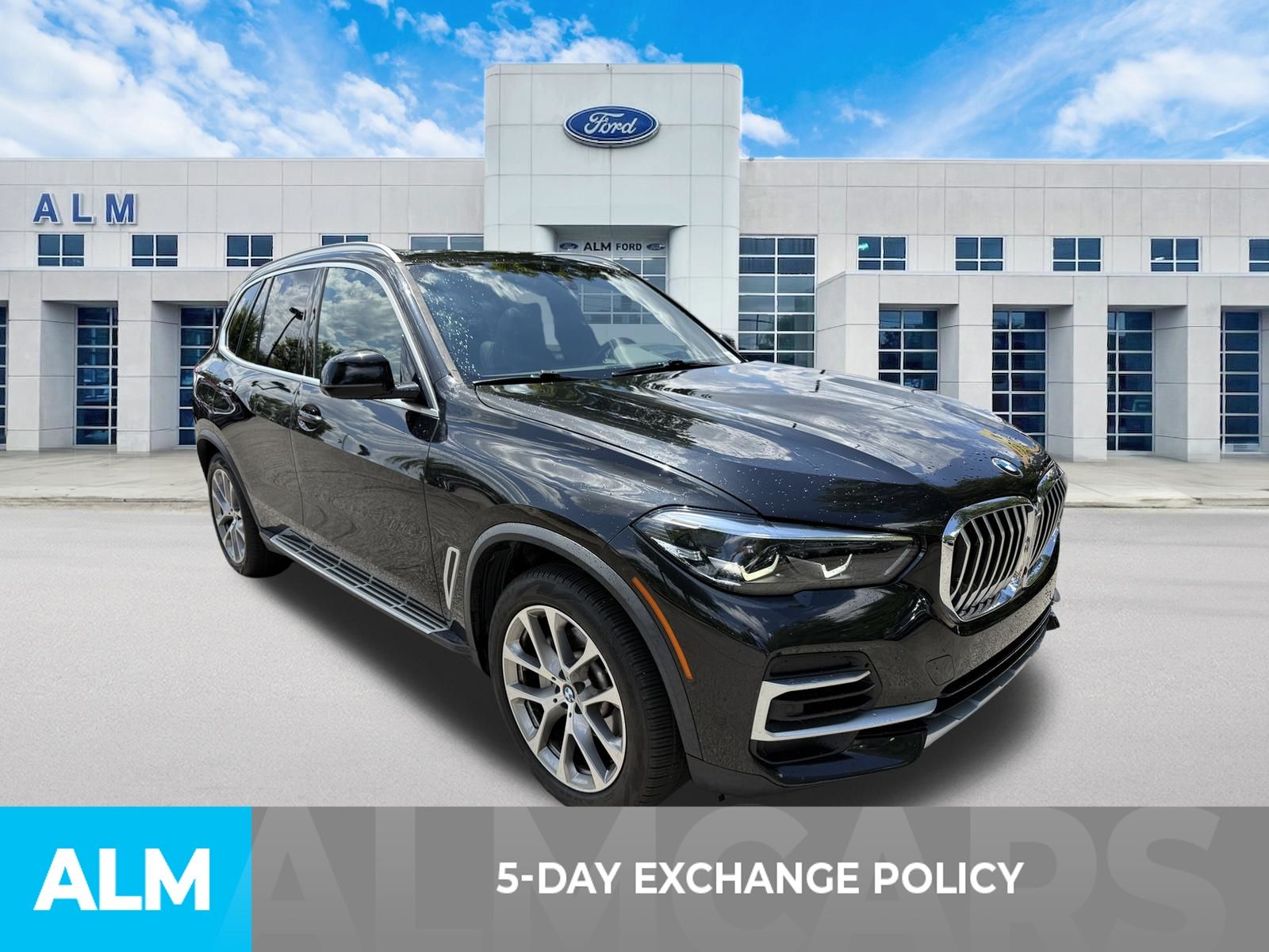 Used 2023 Black Sapphire Metallic BMW sDrive40i image 3
