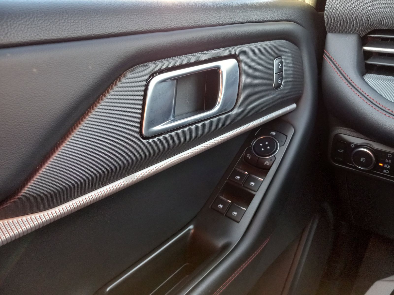 2025 Ford Explorer image 27