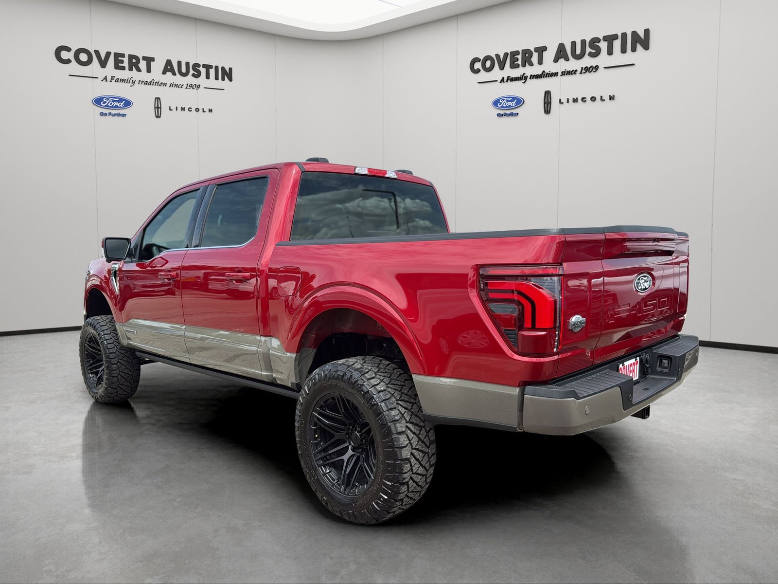 Used 2025  Ford King Ranch image 3