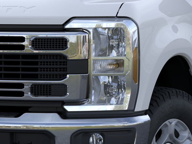 New 2026 Oxford White Ford XLT image 18