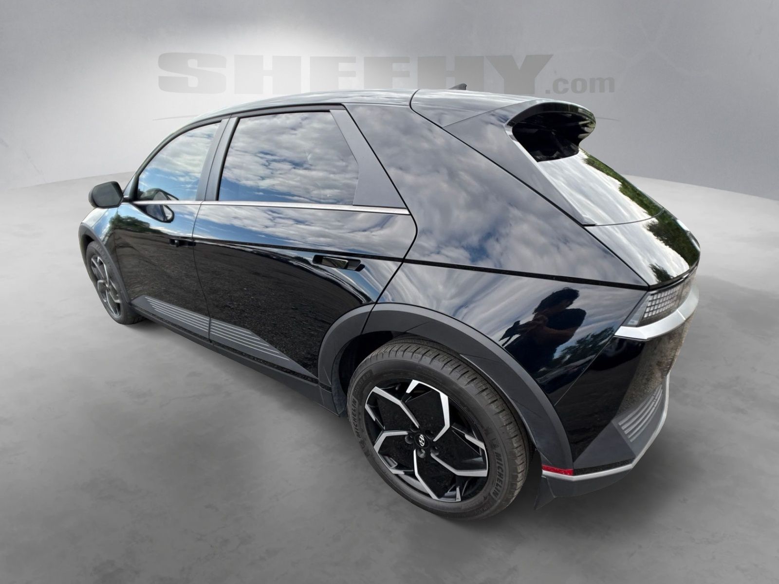 Used 2023 Black Hyundai SEL image 16