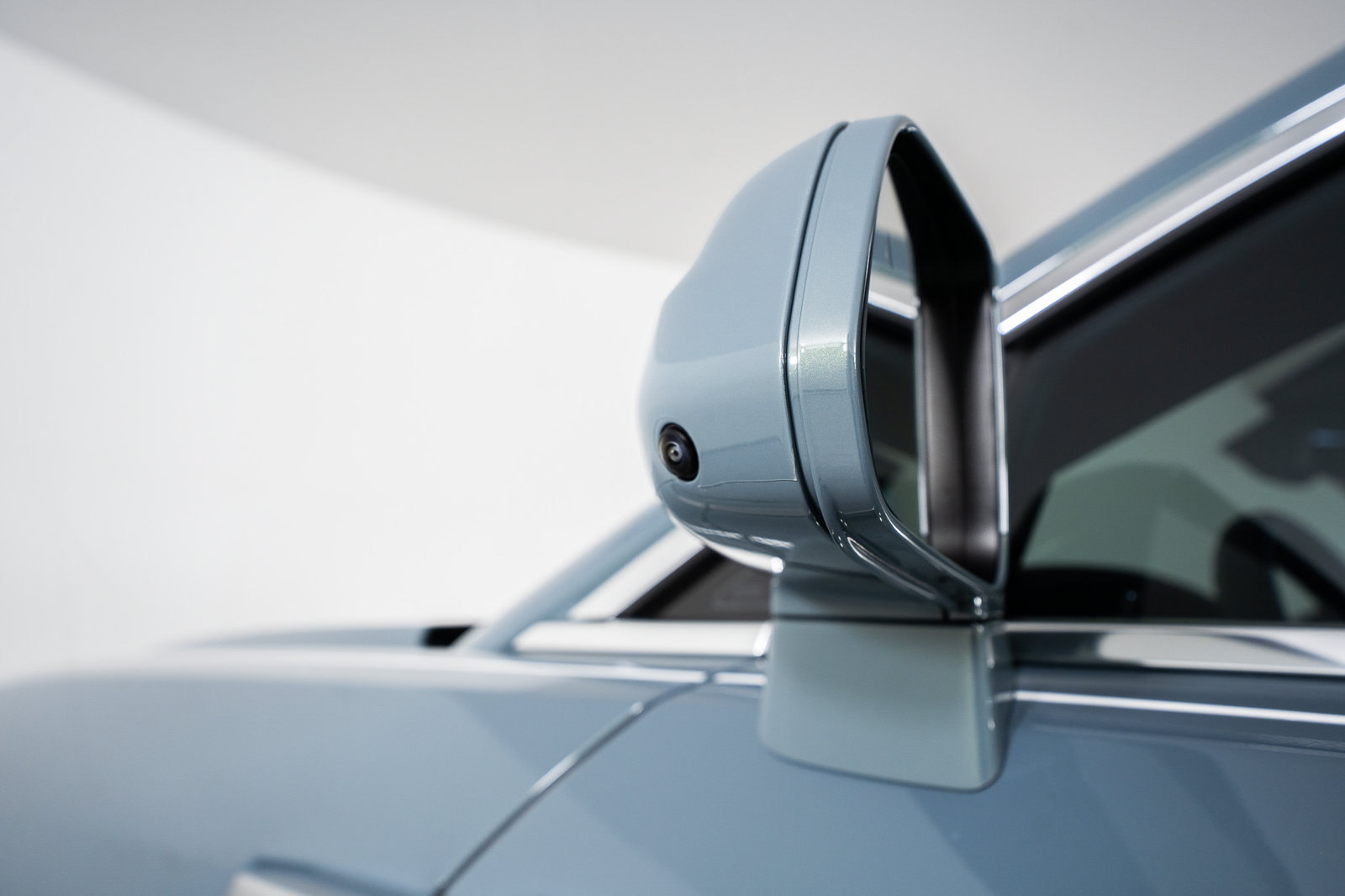 2024 Rolls-Royce Spectre — full photo 16 of 54