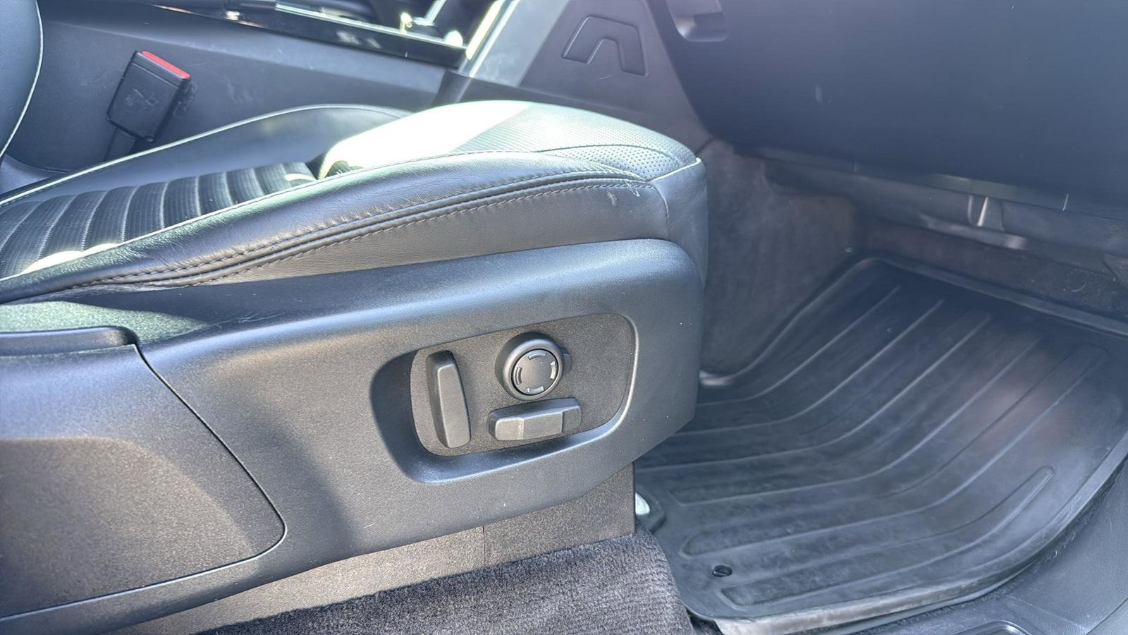 Used Car 2020 Land Rover Discovery  Hse Luxury For Sale Under $30,000 In Austin, Texas