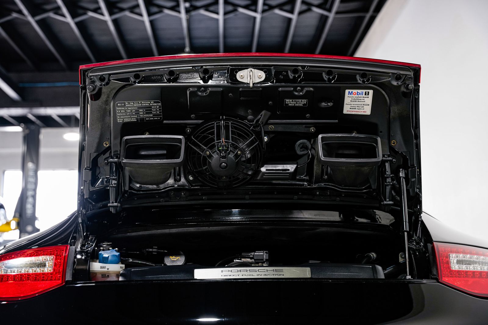 2010 Porsche 911 Carrera 4S — photo 39