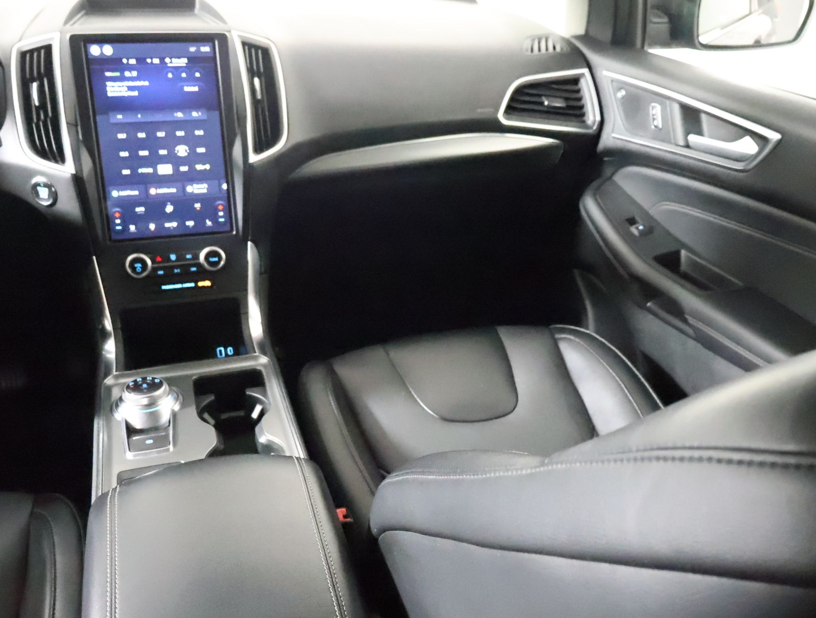 2022 Ford Edge Titanium photo