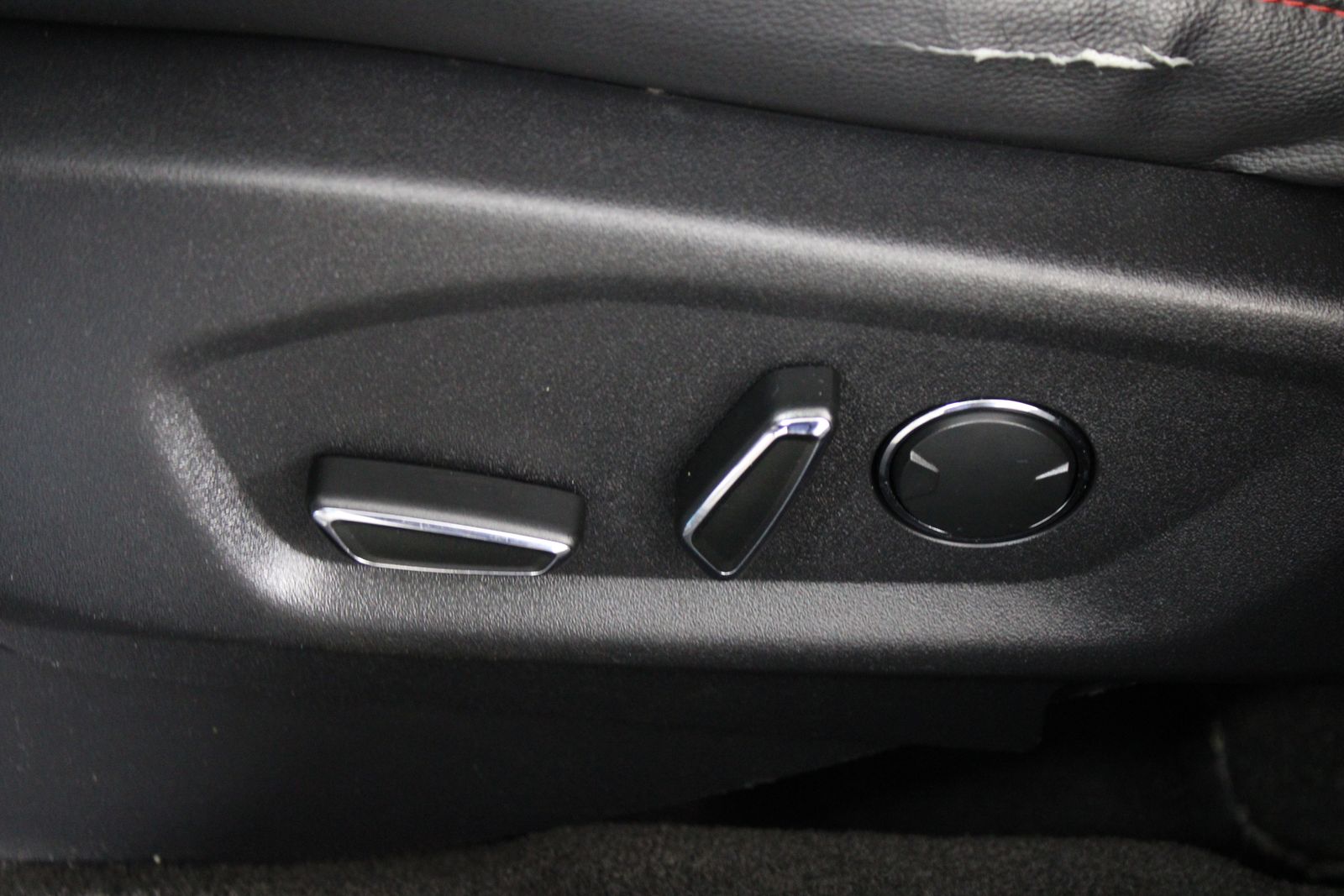 Used 2016 Gray Ford Sport image 28