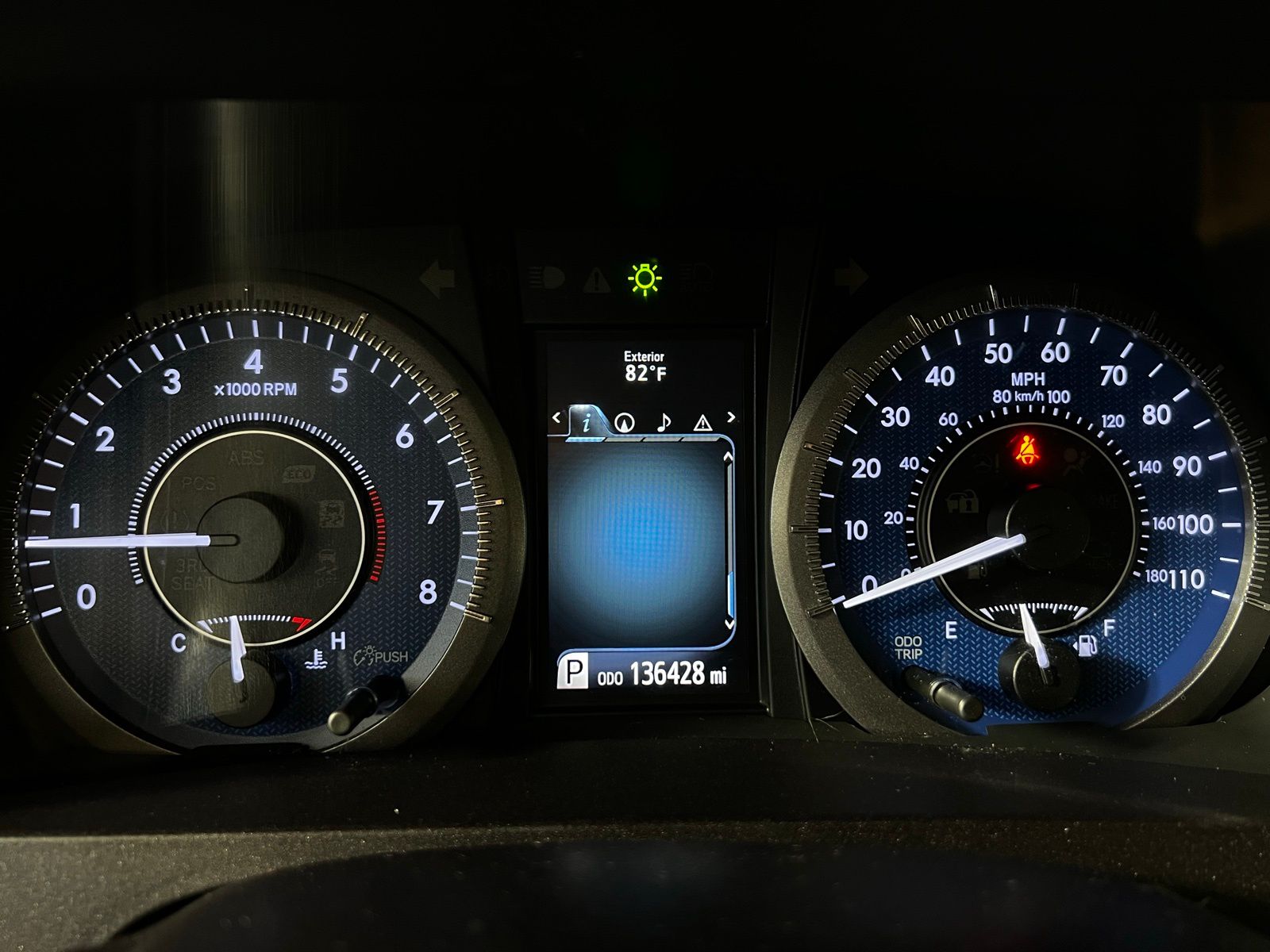 2016 Toyota Sienna XLE 16