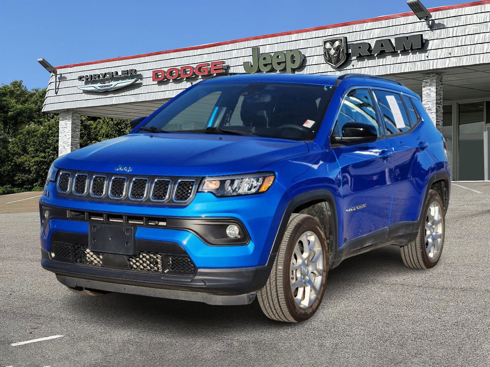 2023 Jeep Compass Latitude Lux 2