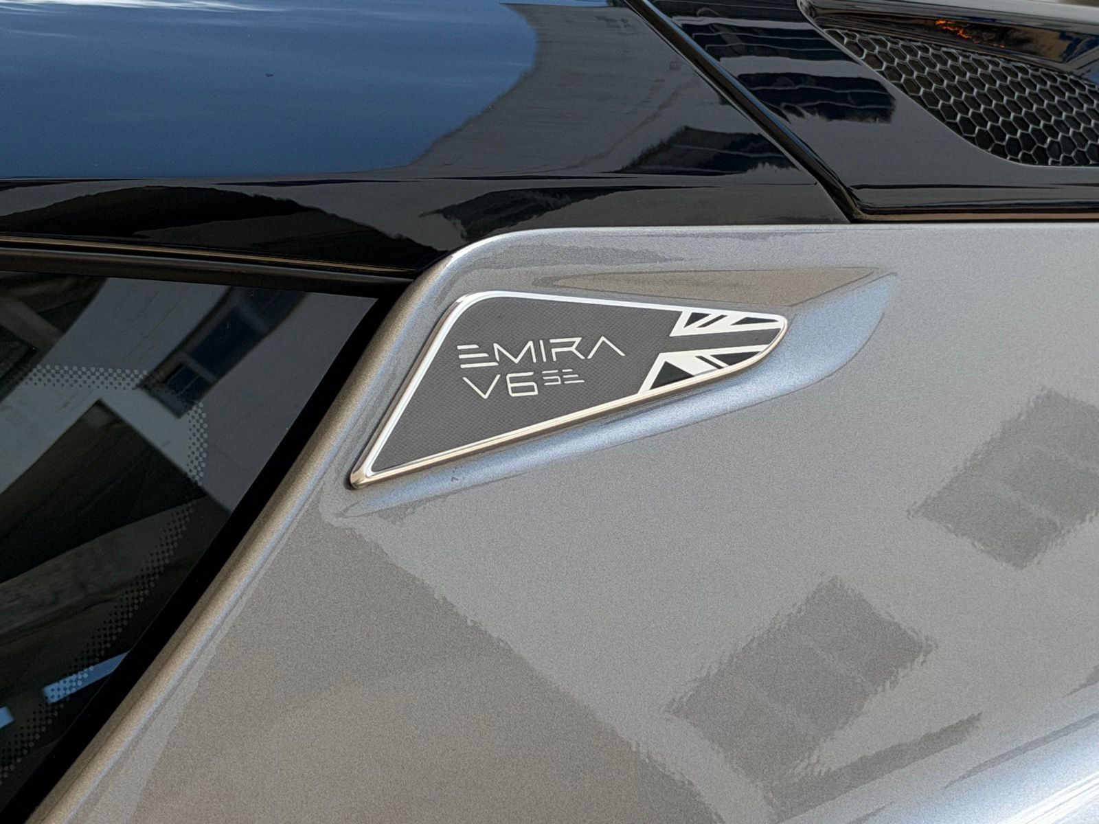 2026 Lotus Emira - Photo 6