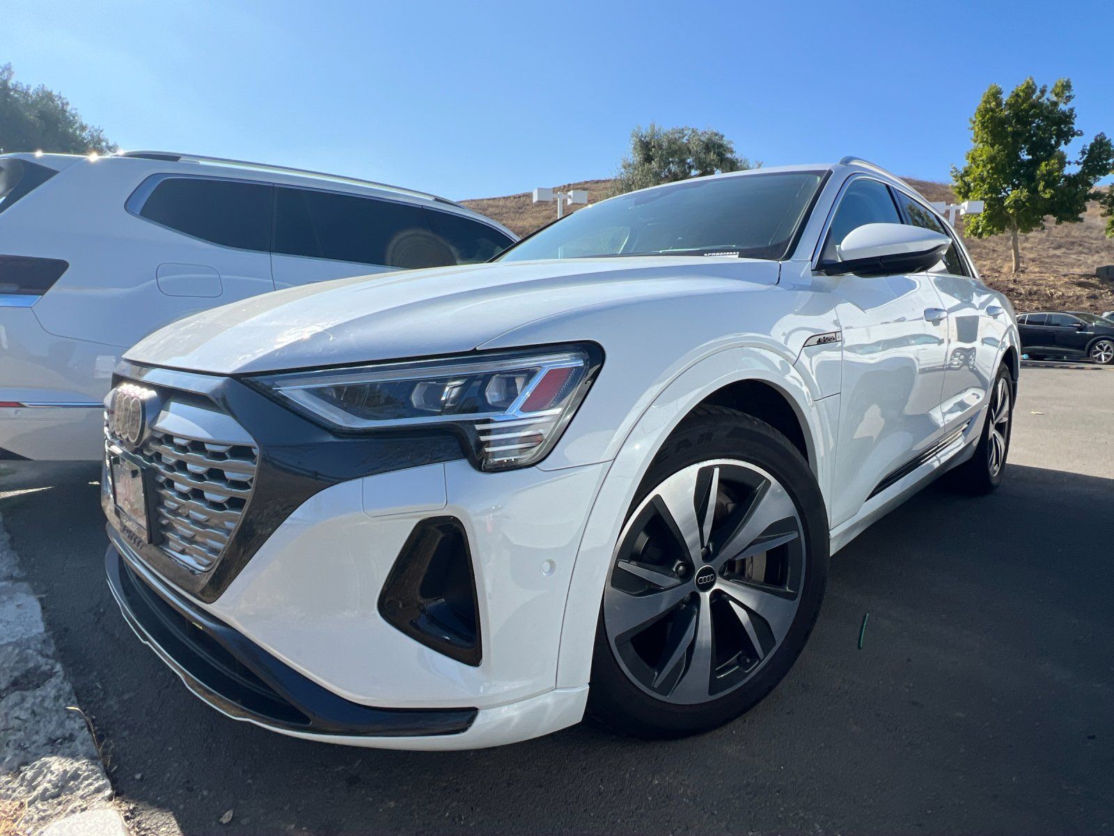 2024 Audi Q8 e-tron Premium Plus — foto completa 2 de 3