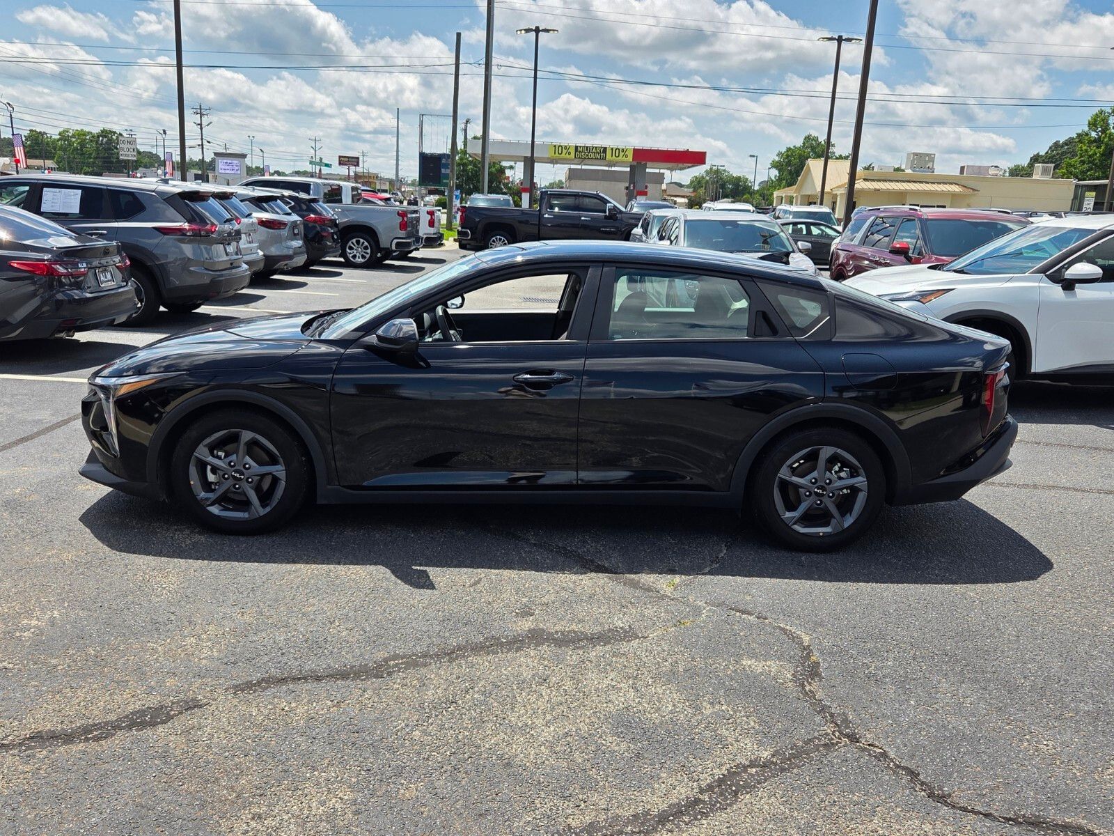 Used 2025 Black Kia LXS image 4