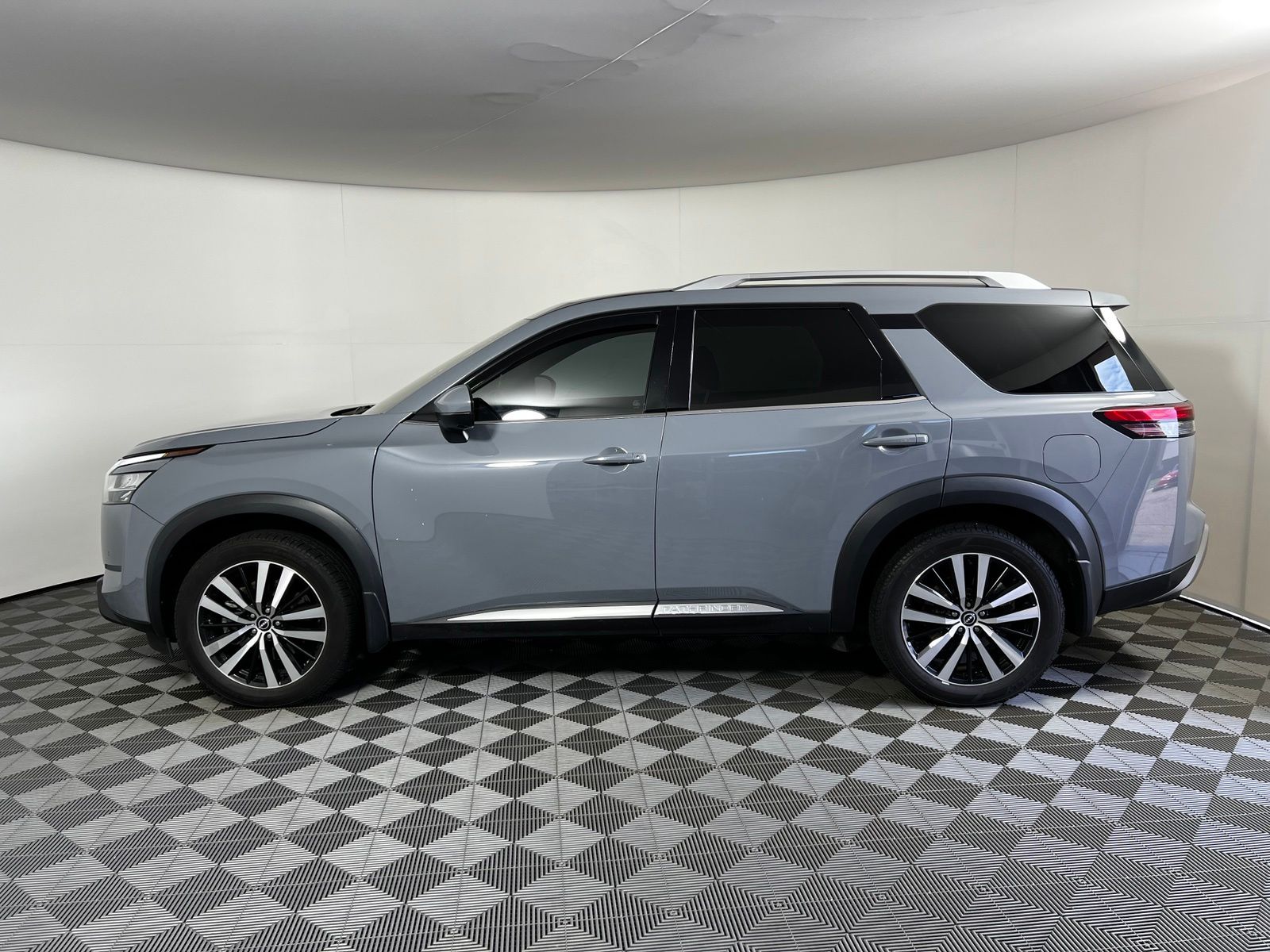 Thumbnail: 2023 Nissan Pathfinder - 8
