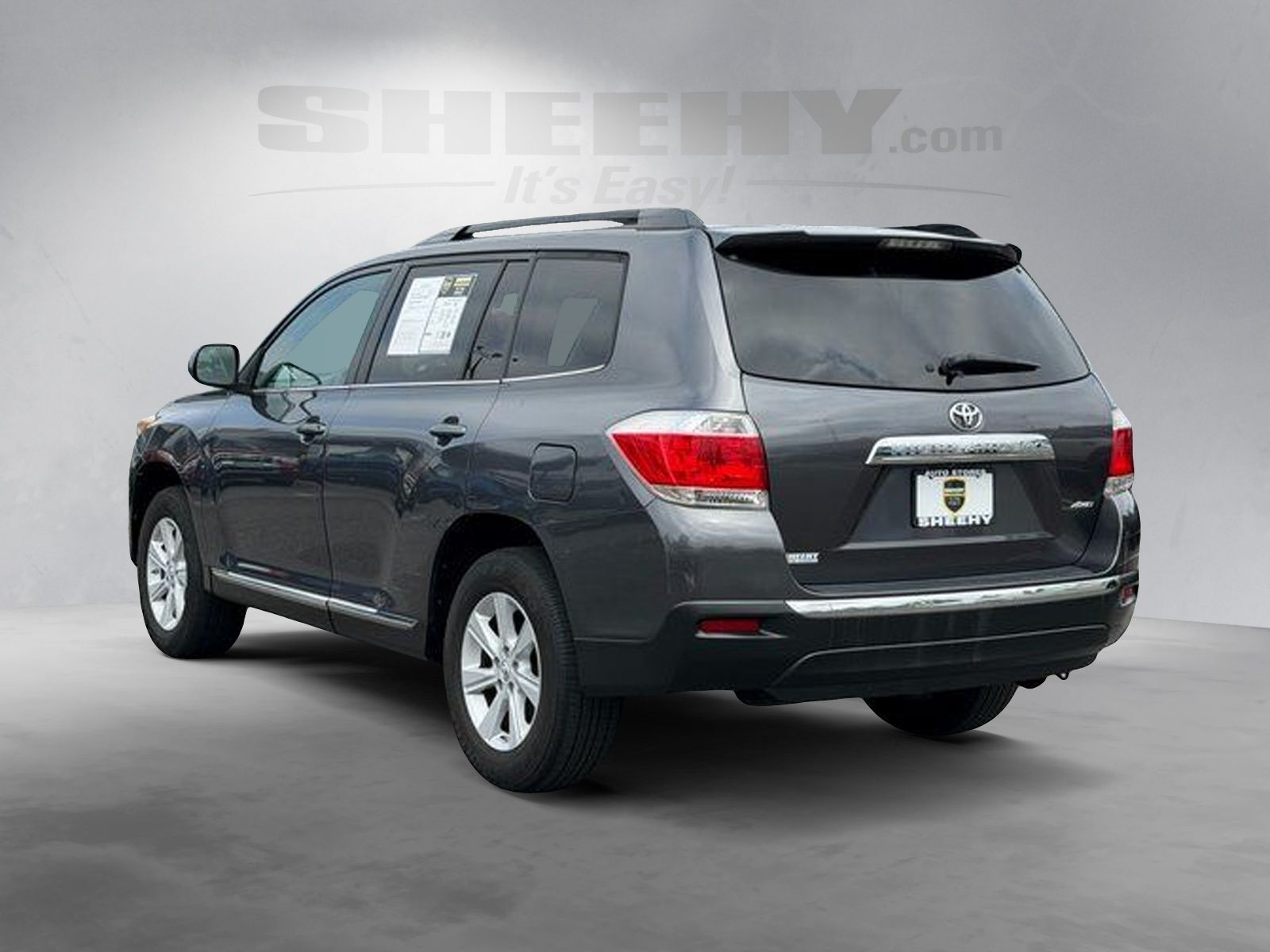 Used 2013 Magnetic Gray Metallic Toyota SE image 13