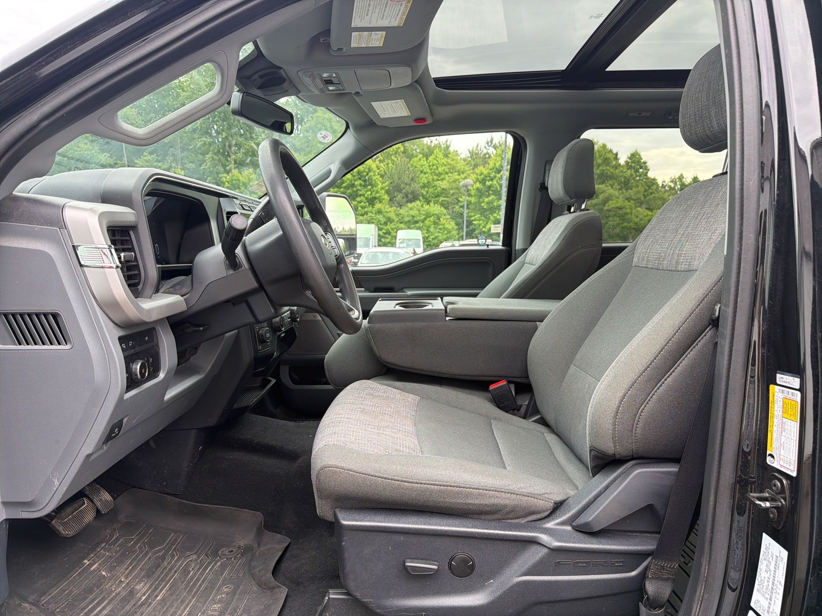 Used 2023 Black Ford XLT image 9