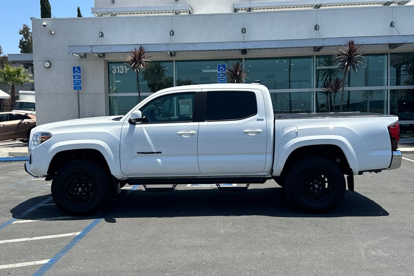 View vehicle photo 7