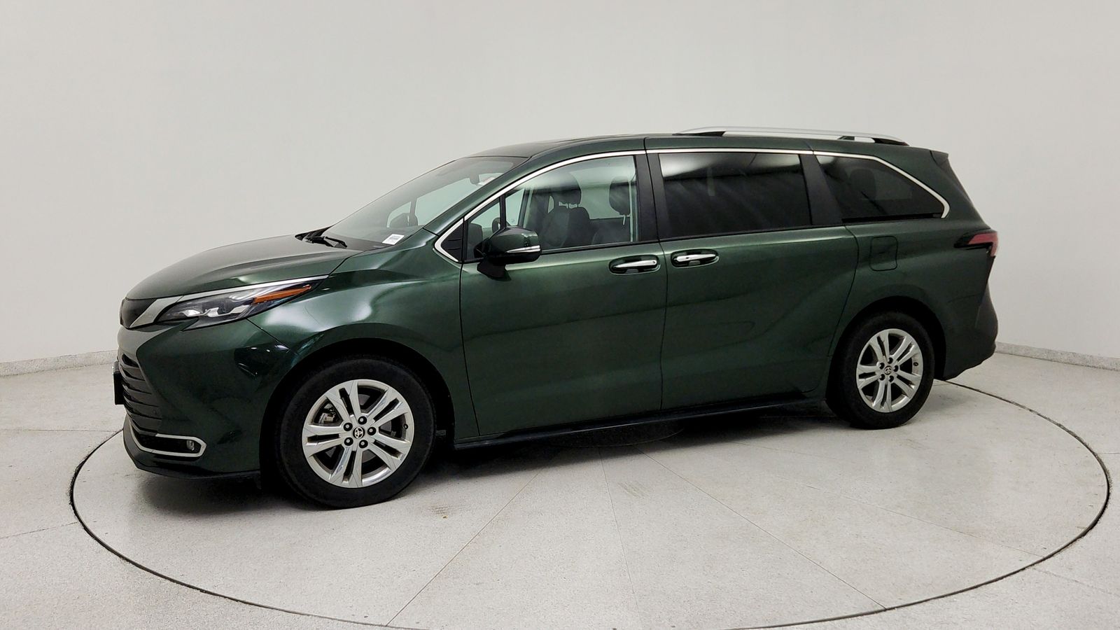 Used 2024  Toyota Platinum image 3