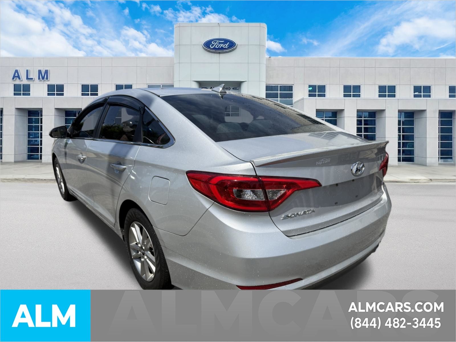 Used 2016 Silver Hyundai SE image 9