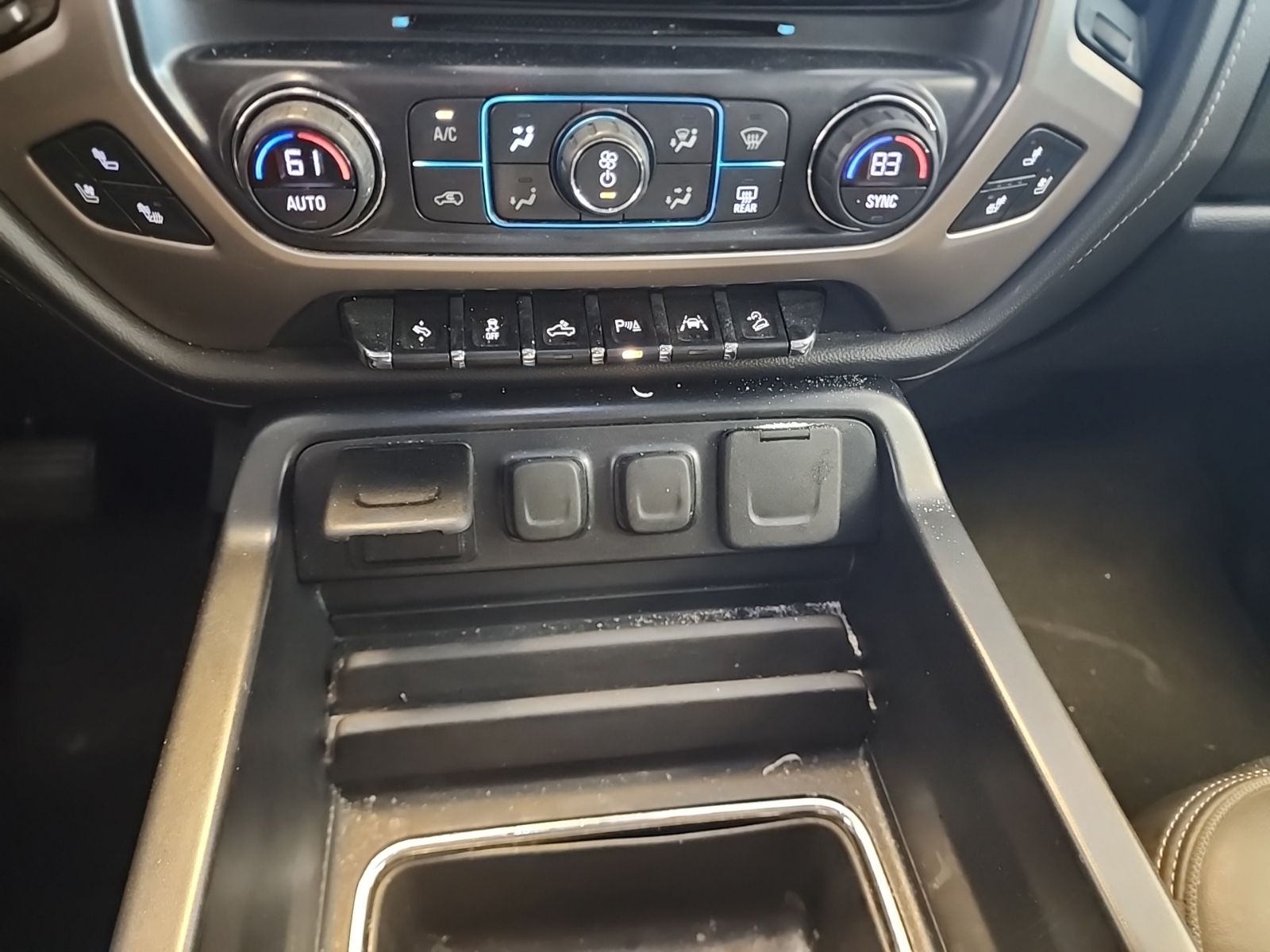 Used 2018 Onyx Black GMC Denali image 23