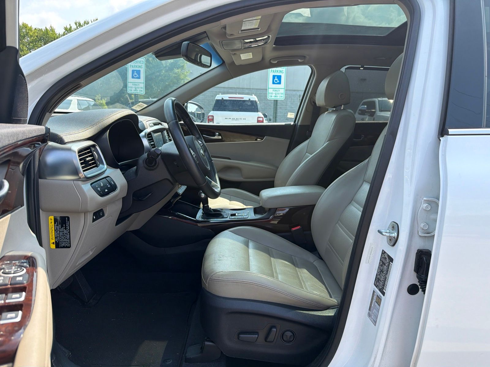 Used 2018 White Kia EX image 9