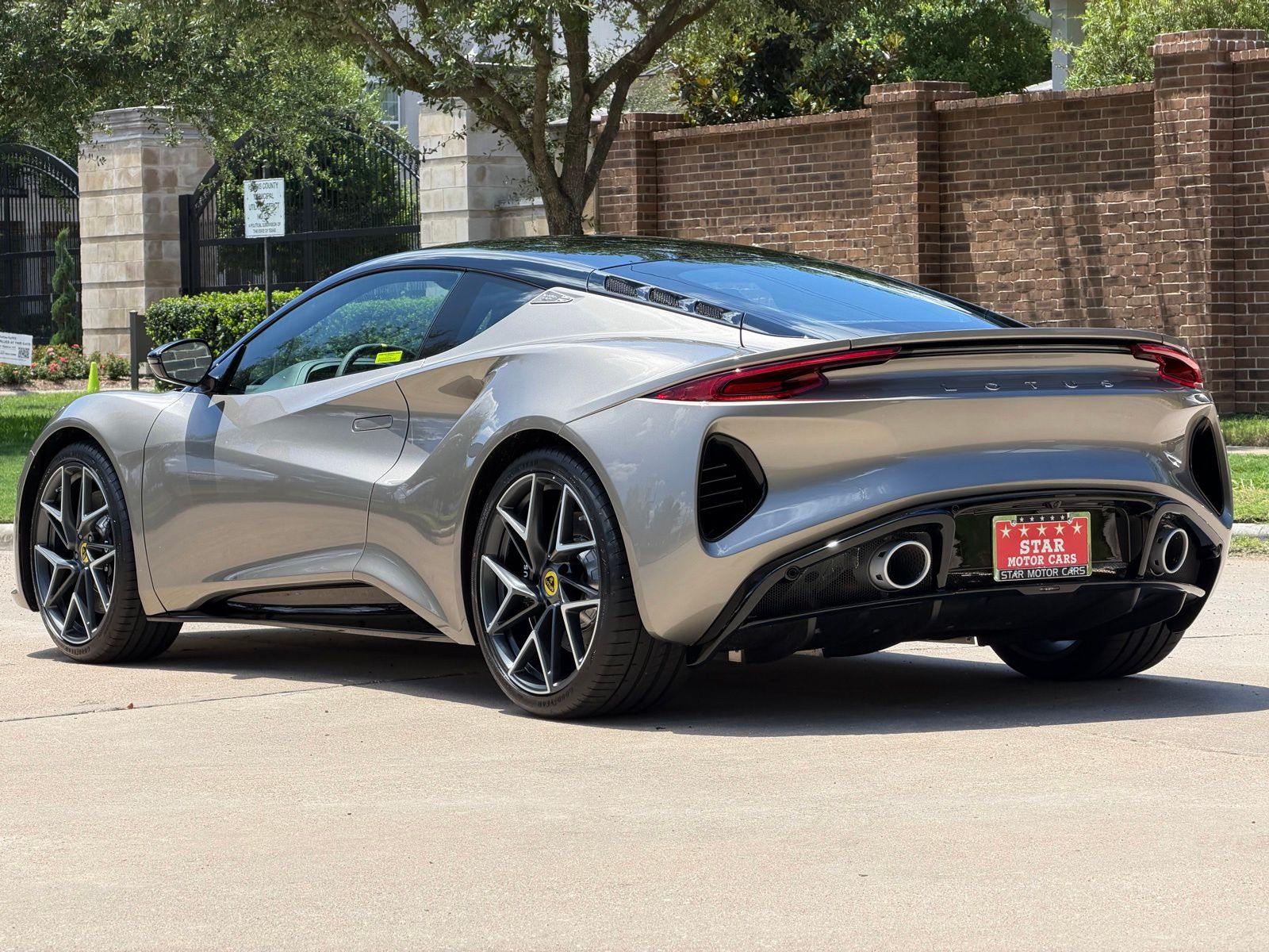 2026 Lotus Emira - Photo 12