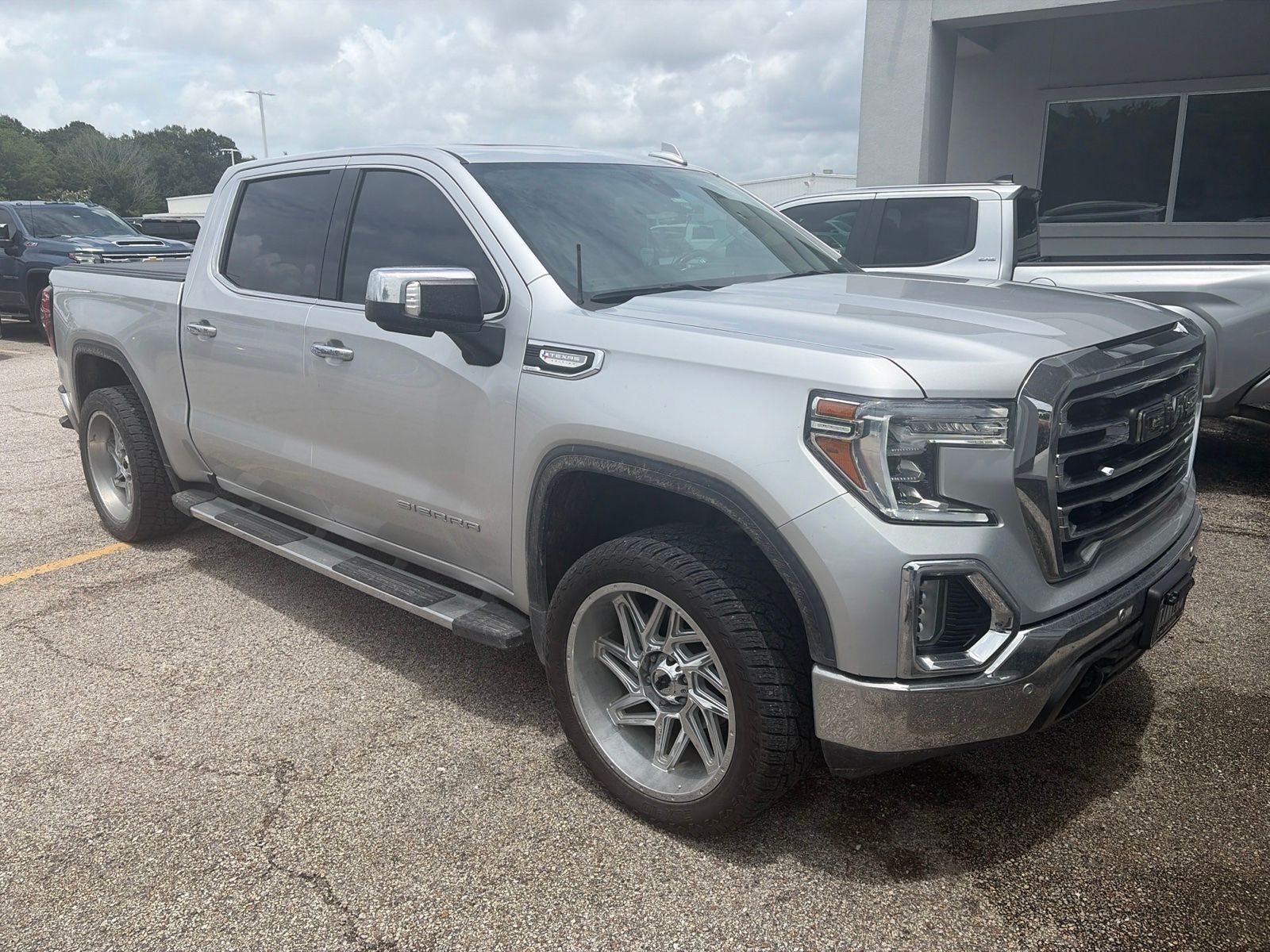 Quicksilver Metallic 2021 GMC Sierra 1500 SLT Crew Cab RWD Pickup Truck 4X2 8-Speed Automatic