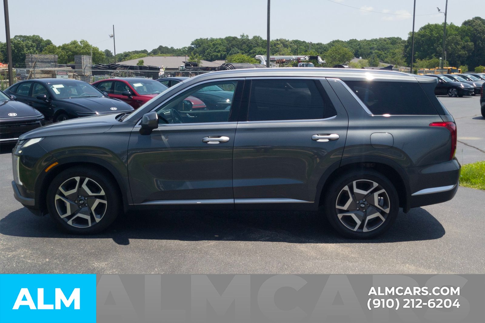 Used 2023 Graphite Hyundai Limited image 12