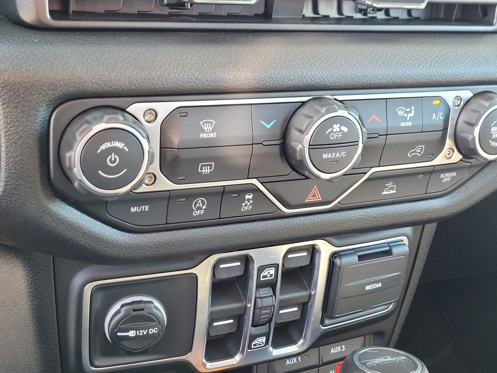 New 2026 White/off-white Jeep Sport image 15