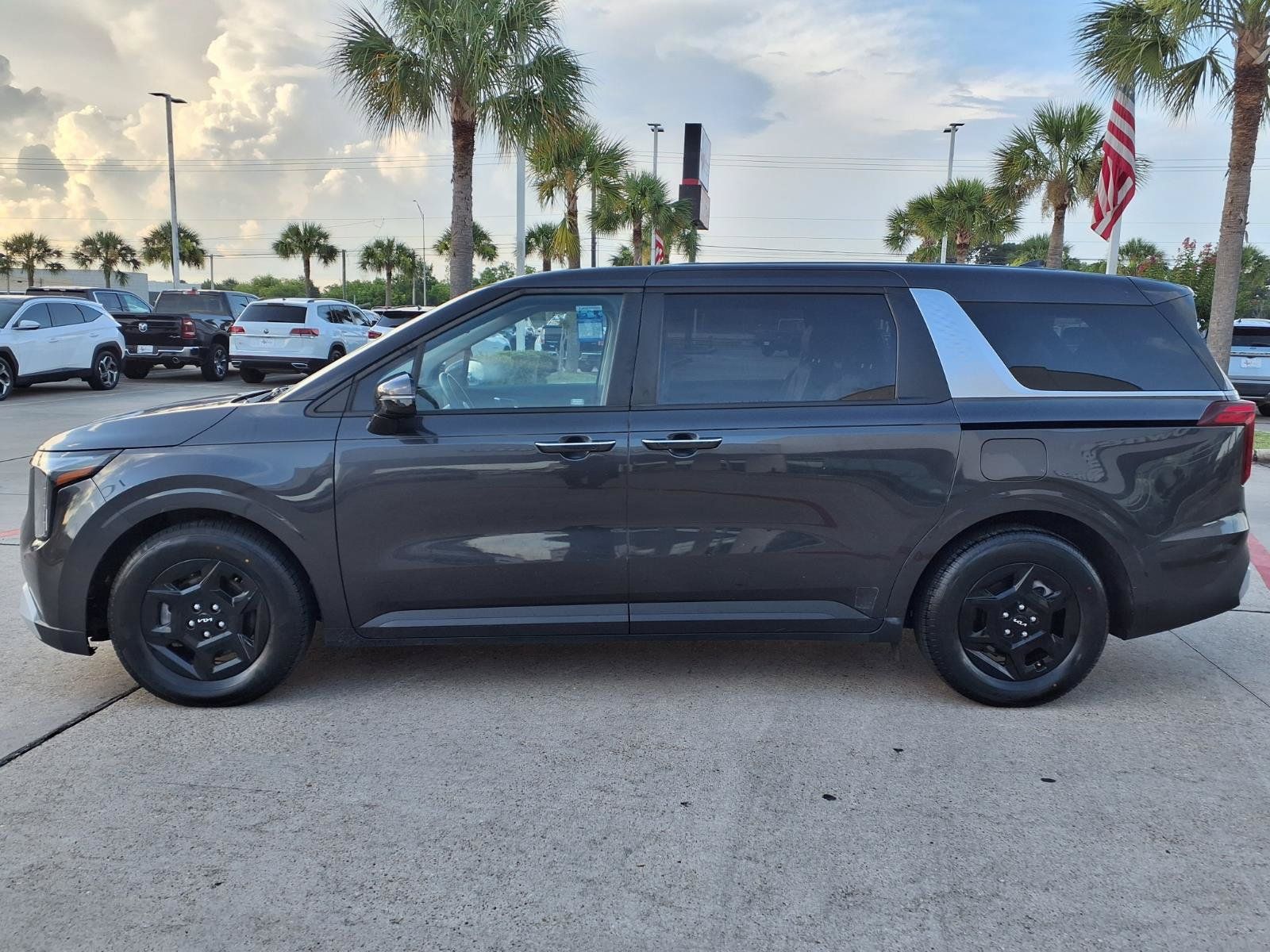 2025 Kia Carnival LXS - 8