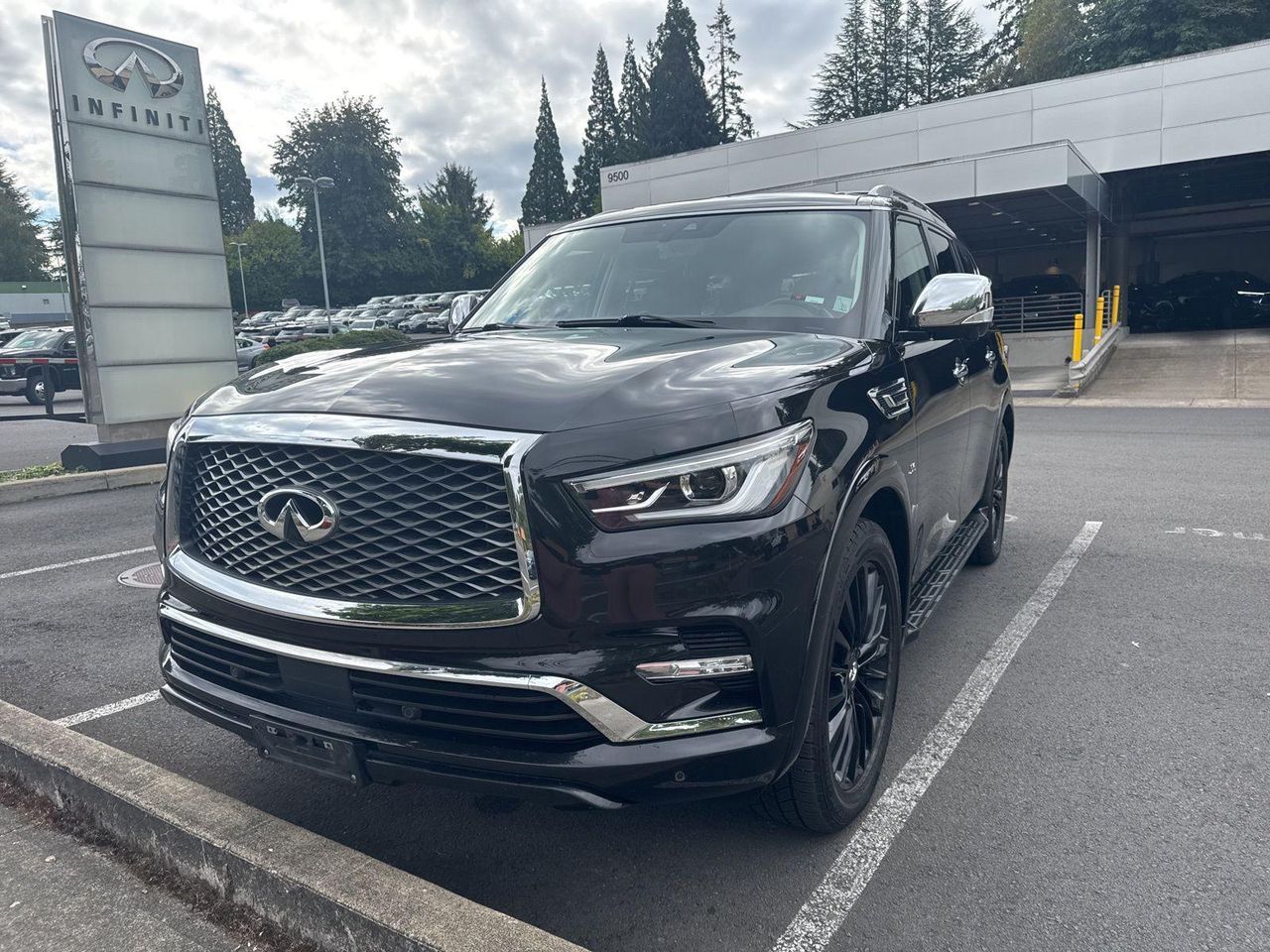 2019 INFINITI QX80 LUXE